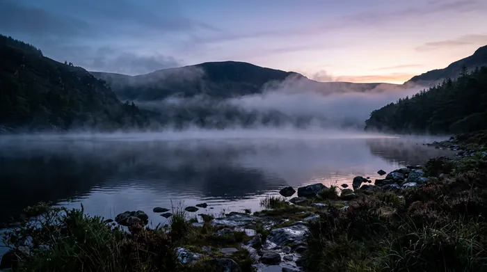 Midges Irlande : Guide de Survie 2026 - 3 Secrets pour ne plus subir les Midges - Comment éviter les Midges en Irlande ? Flacon de répulsif Smidge contre les insectes en Irlande.